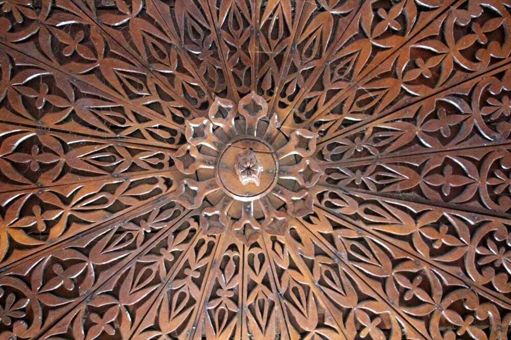 Dışardan sıradan bir ev gibi görülüyor, içerisinde 2 asırlık tarih yatıyor