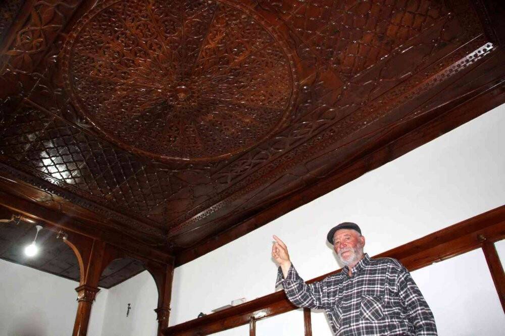 Dışardan sıradan bir ev gibi görülüyor, içerisinde 2 asırlık tarih yatıyor