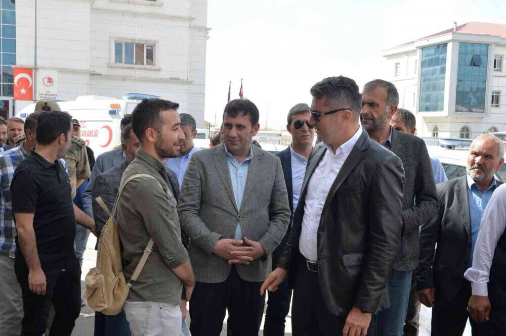 Erzurum Valisi Okay Memiş, deprem bölgesinde