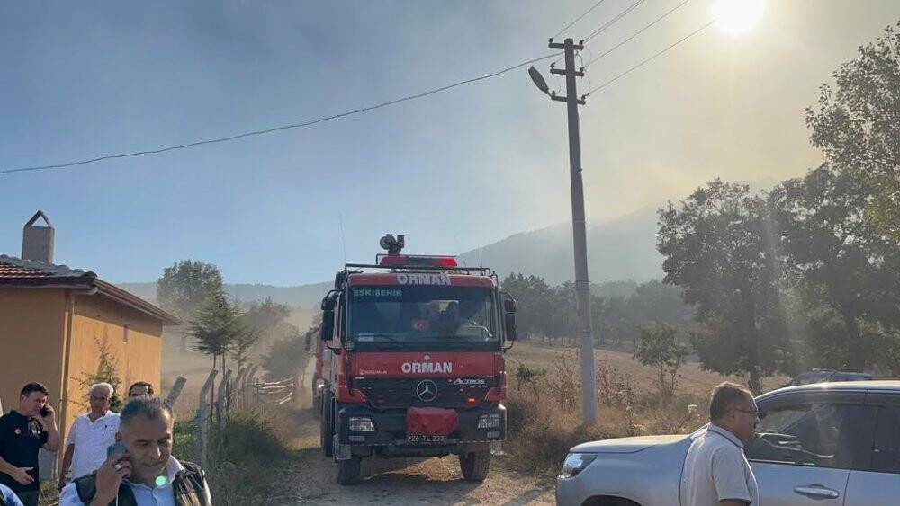 Eskişehir’de çıkan orman yangınına müdahale devam ediyor