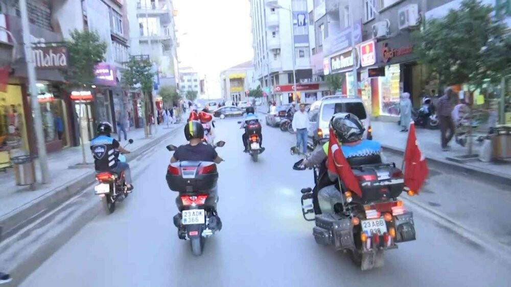 Motor tutkunu damadın gelin arabası da motosiklet oldu, görenler şaşırdı