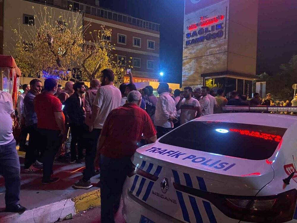 Bağcılar’da taksiciye saldırı: Fazladan istediği fişi vermeyen taksicinin boğazını kesti