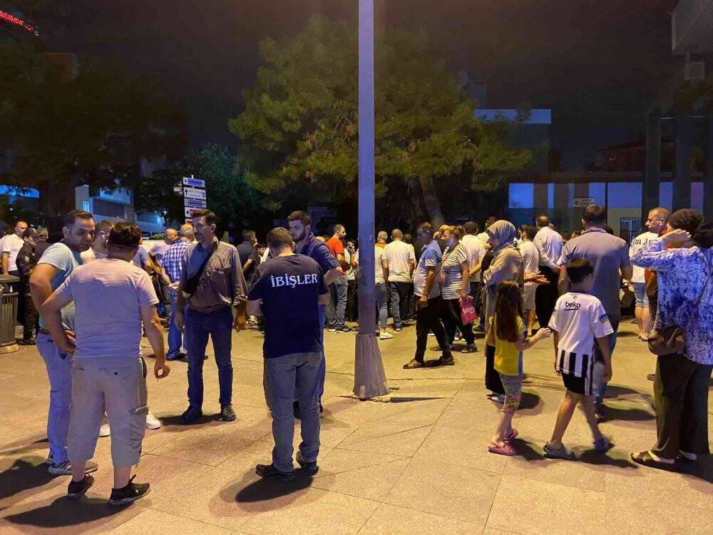 Bağcılar’da taksiciye saldırı: Fazladan istediği fişi vermeyen taksicinin boğazını kesti