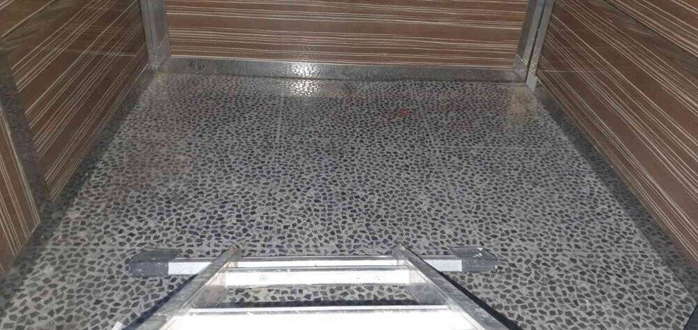 Bir saatlik asansör kabusuna itfaiye ekipleri son verdi