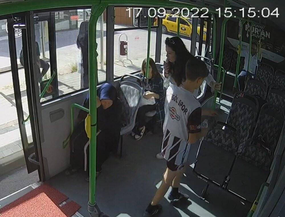 Bursa’da otobüs şoförü saniyelerle yarıştı; o anlar kameraya yansıdı