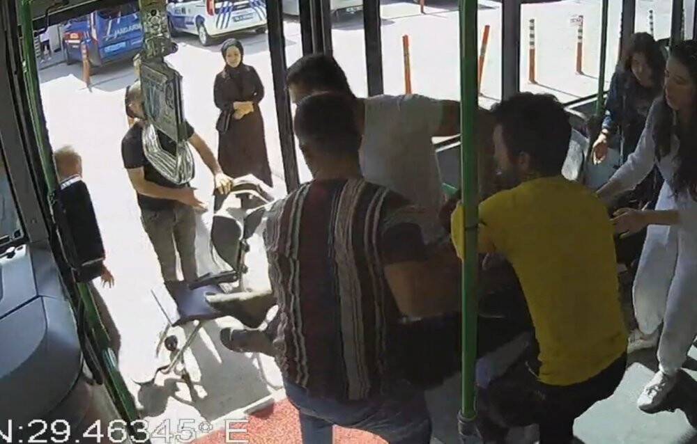 Bursa’da otobüs şoförü saniyelerle yarıştı; o anlar kameraya yansıdı