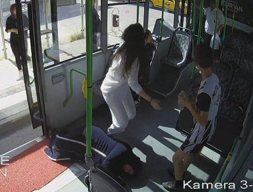 Bursa’da otobüs şoförü saniyelerle yarıştı; o anlar kameraya yansıdı