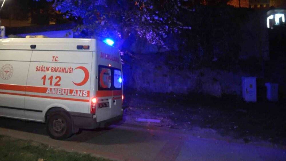 Keyif yapmak için çıktığı 5 metrelik duvardan düşen kişi yaralandı