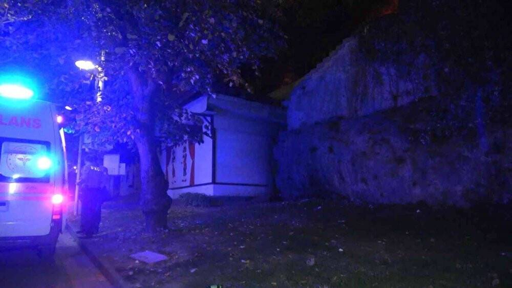 Keyif yapmak için çıktığı 5 metrelik duvardan düşen kişi yaralandı