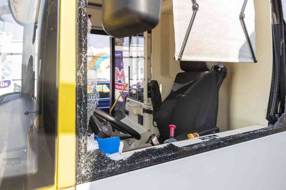 Öfkeli yolcu, otobüs şoförüne korku dolu anlar yaşattı