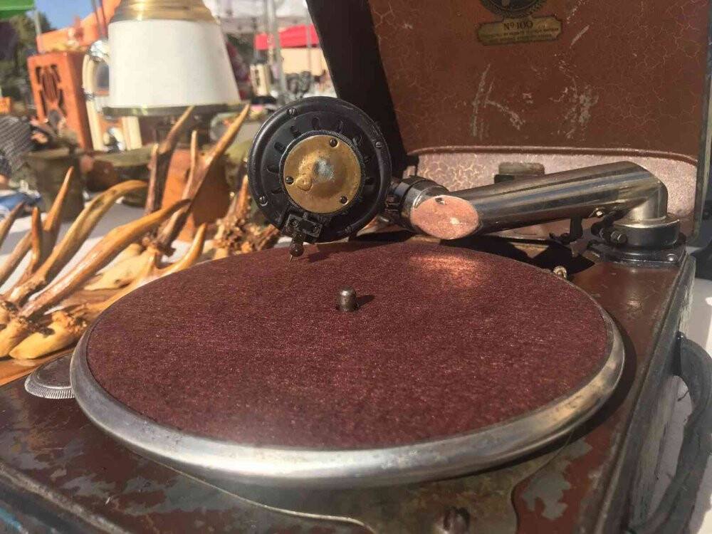 Yaklaşık 100 yıllık tarihiyle gramofon severlerin beğenisini topluyor