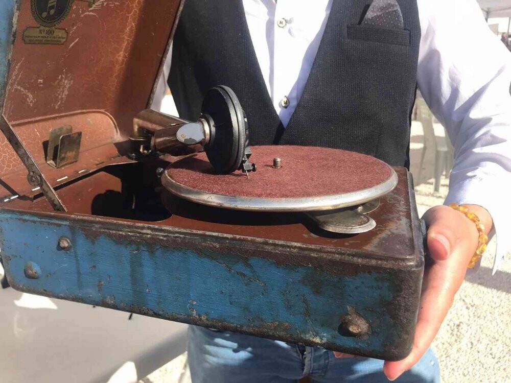 Yaklaşık 100 yıllık tarihiyle gramofon severlerin beğenisini topluyor