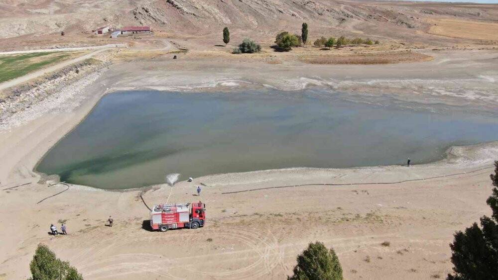 Uyarıları dinlemediler, kuruttukları gölette binlerce balık öldü
