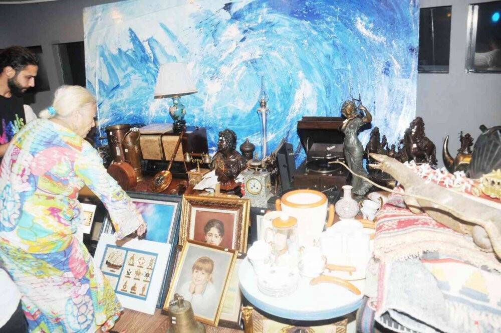 Deniz ortasında müzayede düzenlediler