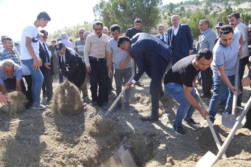 Gaziler Günü'nde vefat eden Kıbrıs Gazisi toprağa verildi