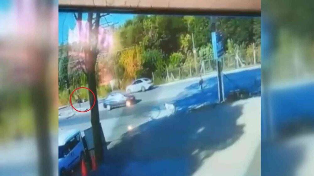 Hatalı dönüş yapan araca çarptı, kask sayesinde kazayı hafif atlattı