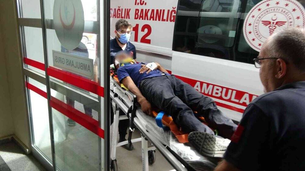 Motosiklet ile minibüs çarpıştı: 1 yaralı