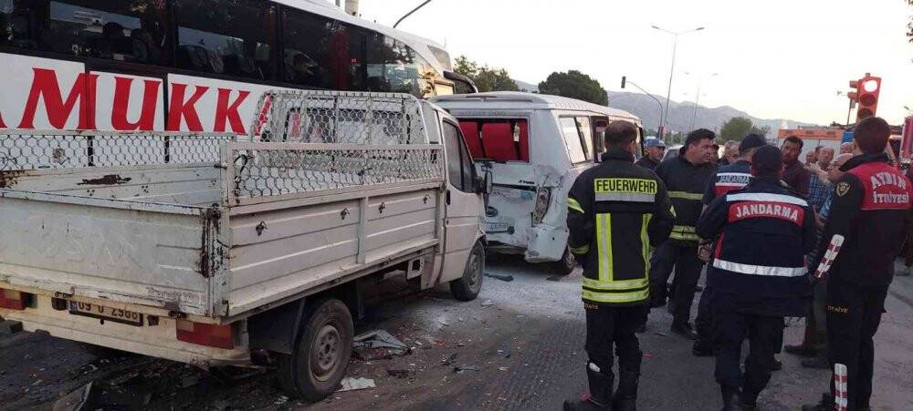 Zincirleme trafik kazası 1 ölü 6 yaralı