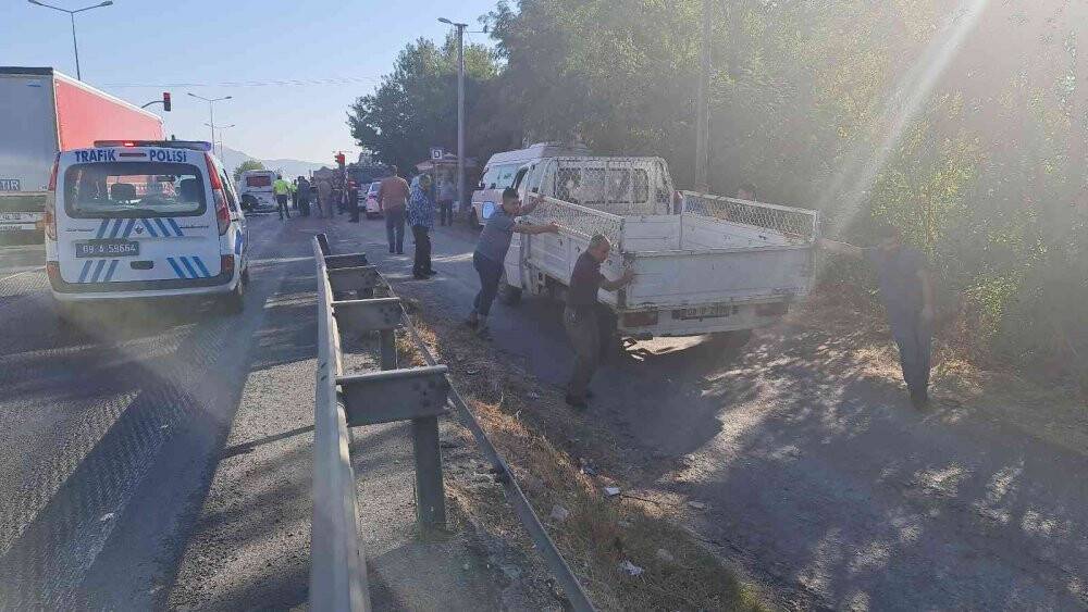 Zincirleme trafik kazası 1 ölü 6 yaralı