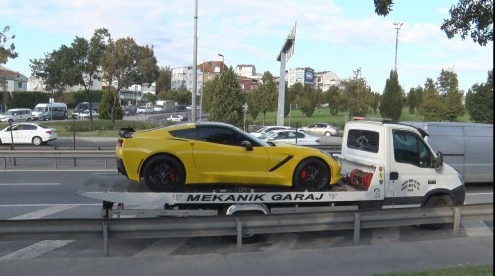 İstanbul’da 7 milyon liralık ultra lüks otomobil yolda kaldı