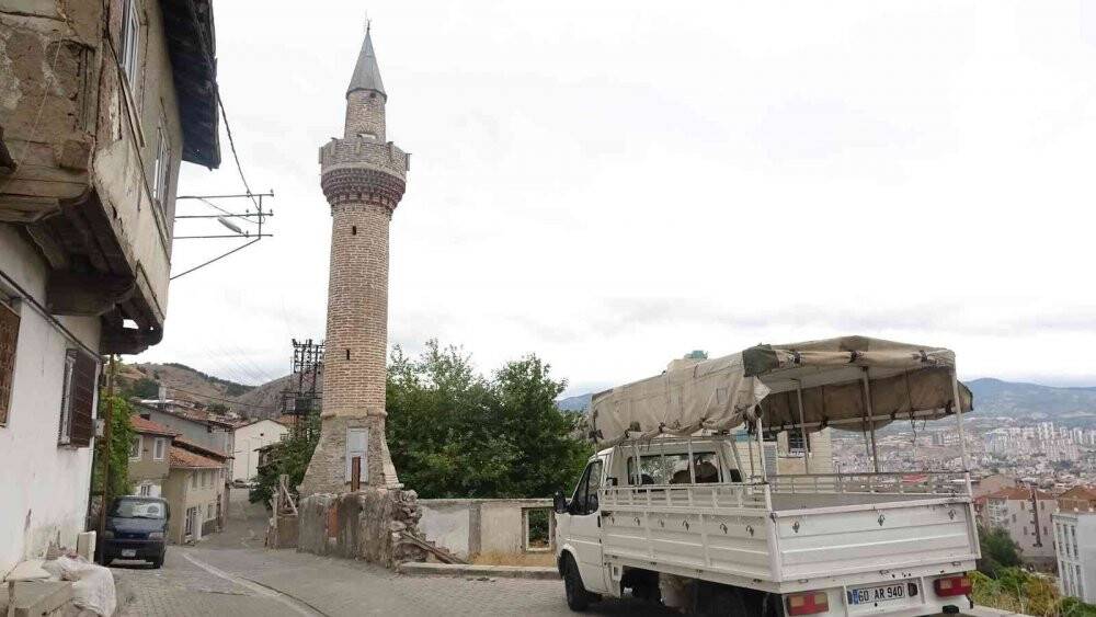 Minaresi öksüz kalmıştı, 7 yıl sonra sevindiren gelişme
