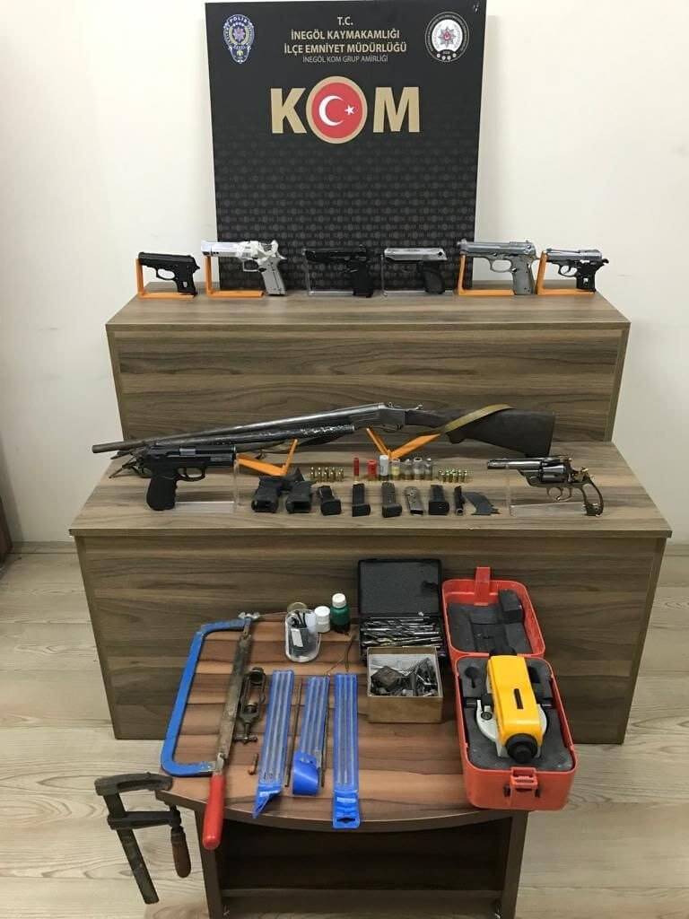 Polis ekiplerinden operasyon: 7 tabanca ele geçirildi