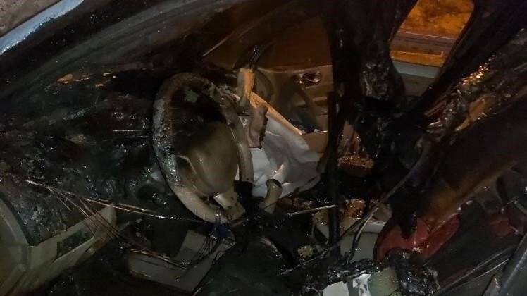 Seyir halindeki otomobil alev topuna döndü