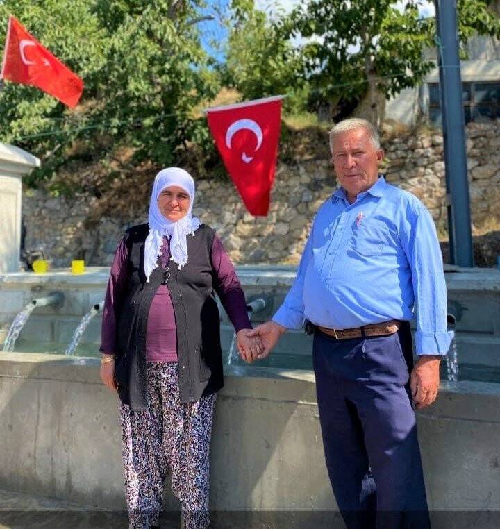 Tarlasından çıkardığı suyu köyüne bağışladı