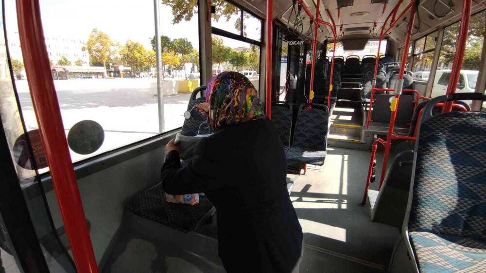 Yaşlı kadına belediye otobüsünde stetoskopuyla müdahale etmişti, o anları anlattı