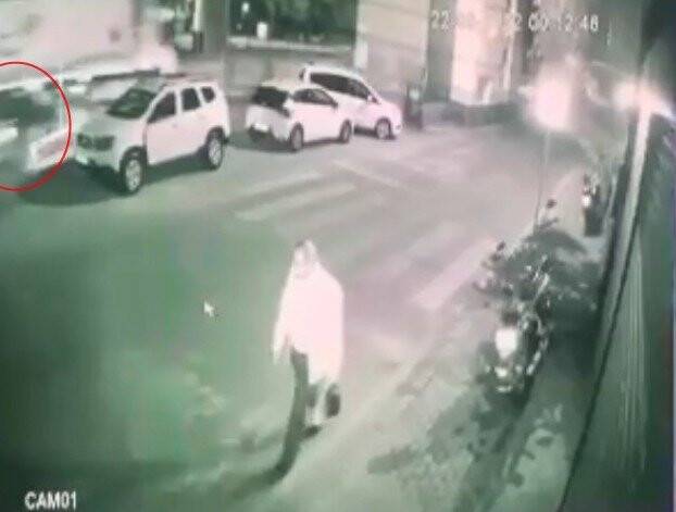 5 arkadaşın takla atan otomobilden burunları kanamadan çıktığı kaza anı kamerada