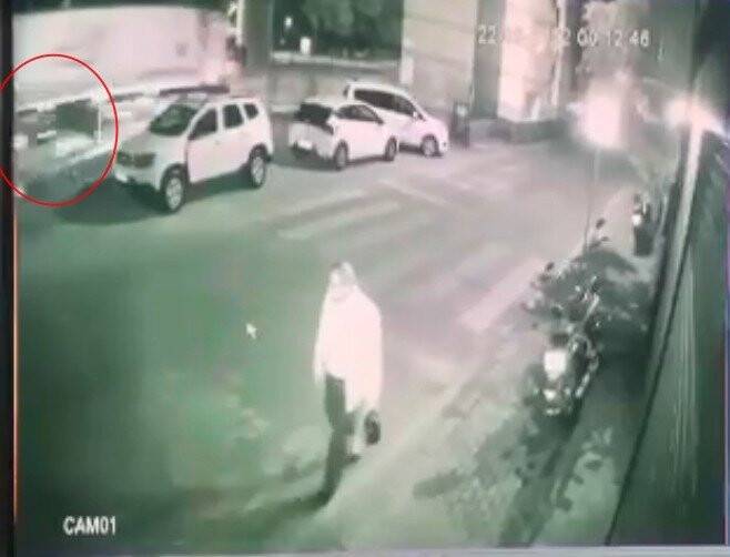 5 arkadaşın takla atan otomobilden burunları kanamadan çıktığı kaza anı kamerada