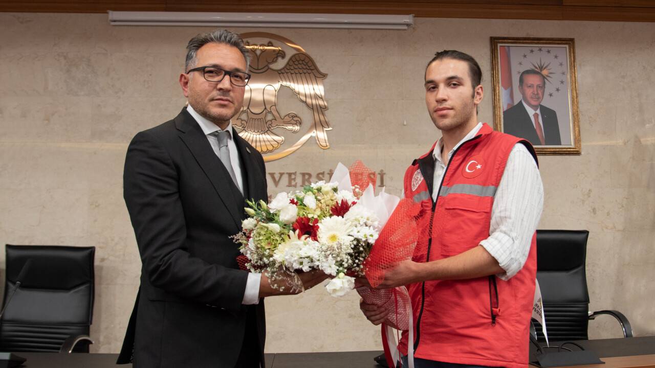 damla-projesinin-gonullu-gencleri-selcuk-universitesindeydi-4.jpg