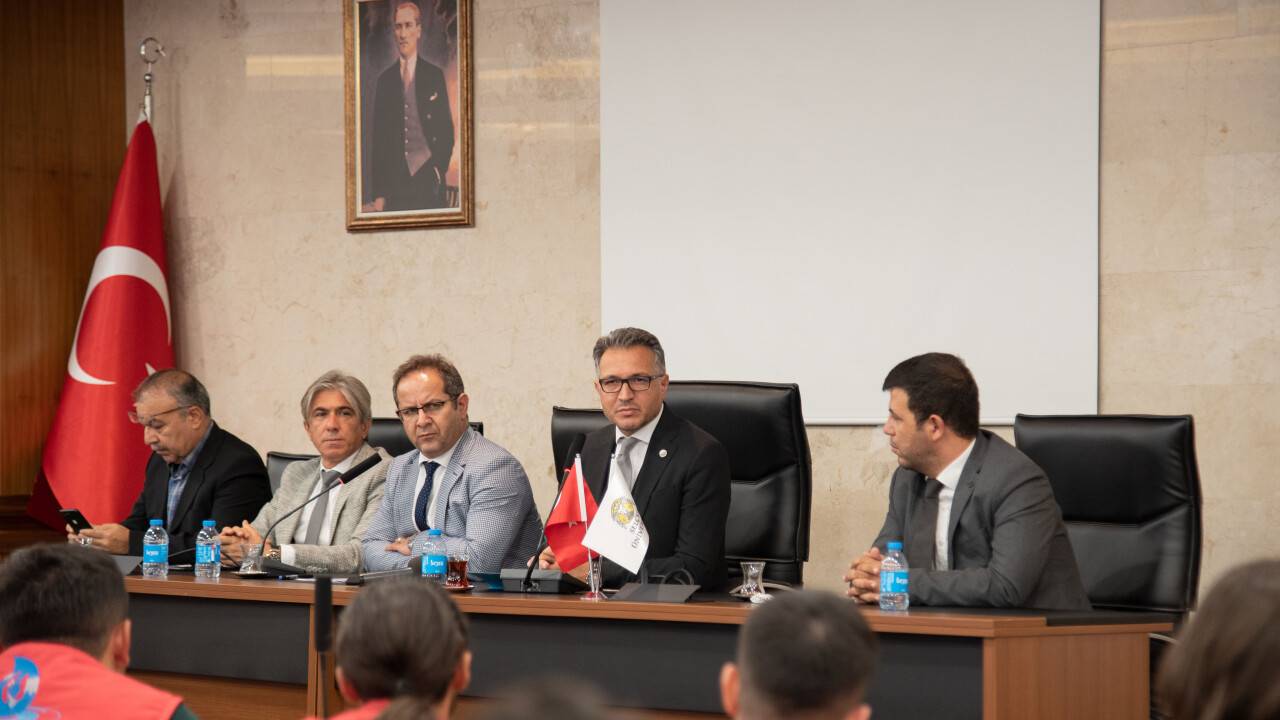 damla-projesinin-gonullu-gencleri-selcuk-universitesindeydi-6-001.jpg