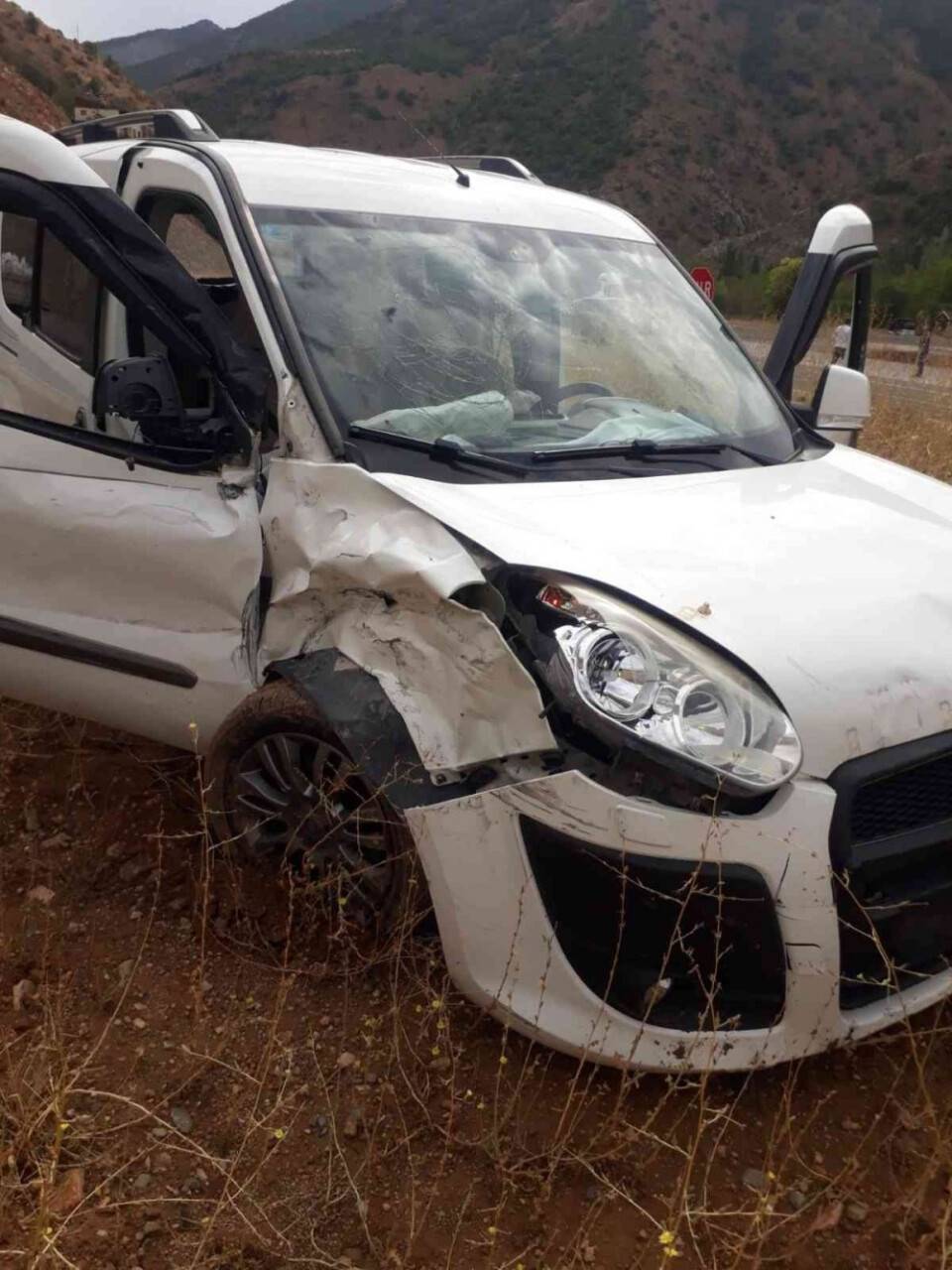 Kamyonla ticaret araç çarpıştı: 5 yaralı