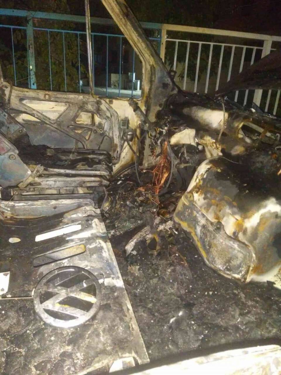 Konya’da park halindeki minibüs alev alev yandı