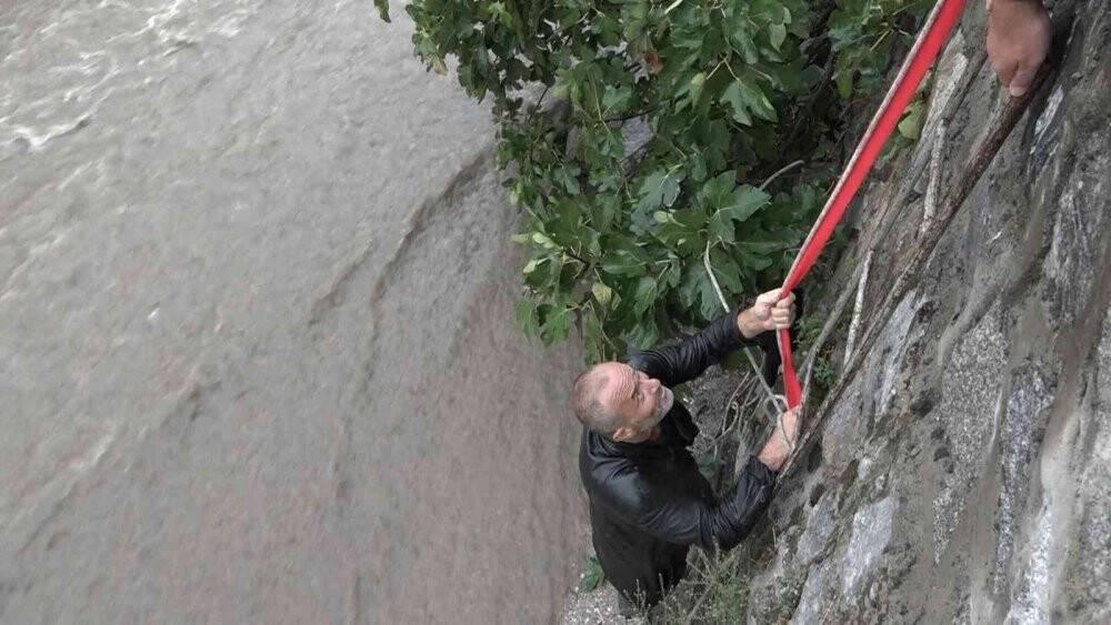 Suyu yükselen derede can pazarı