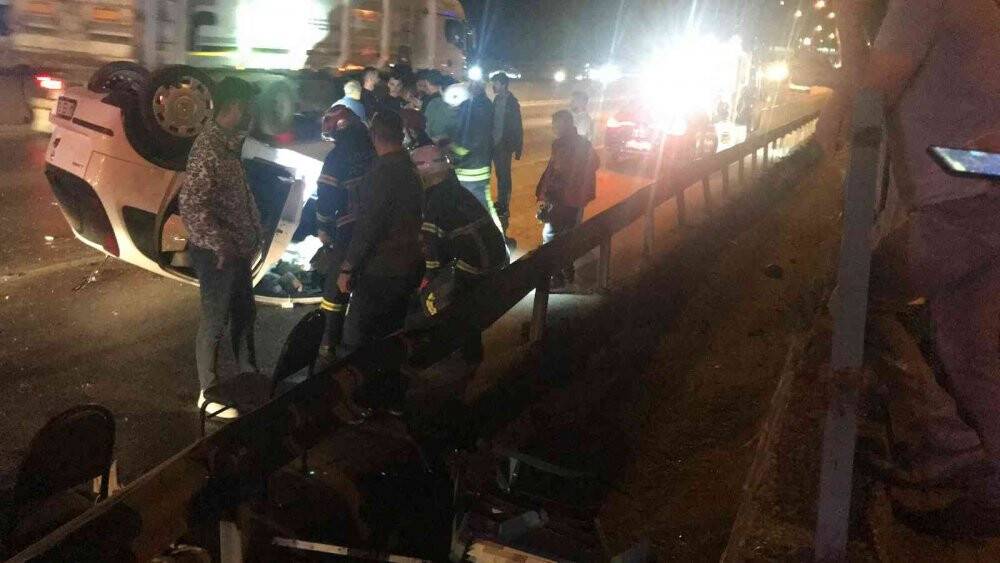 Takla atan otomobilden çıkan 5 arkadaşın burunları bile kanamadı