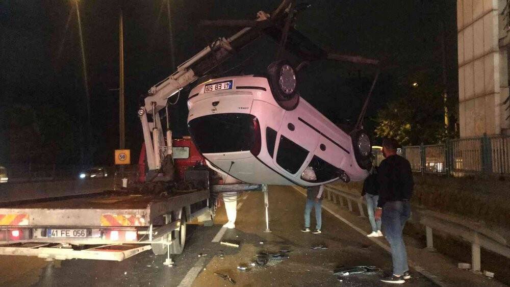 Takla atan otomobilden çıkan 5 arkadaşın burunları bile kanamadı