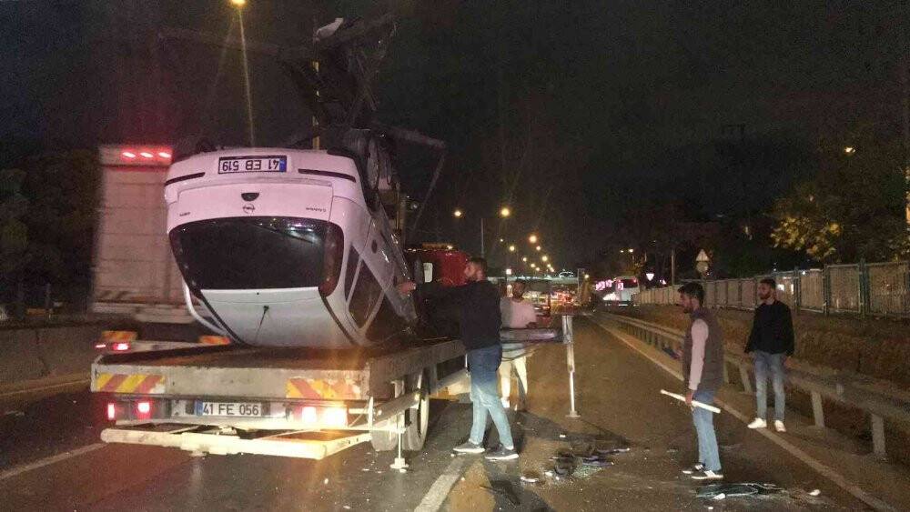 Takla atan otomobilden çıkan 5 arkadaşın burunları bile kanamadı