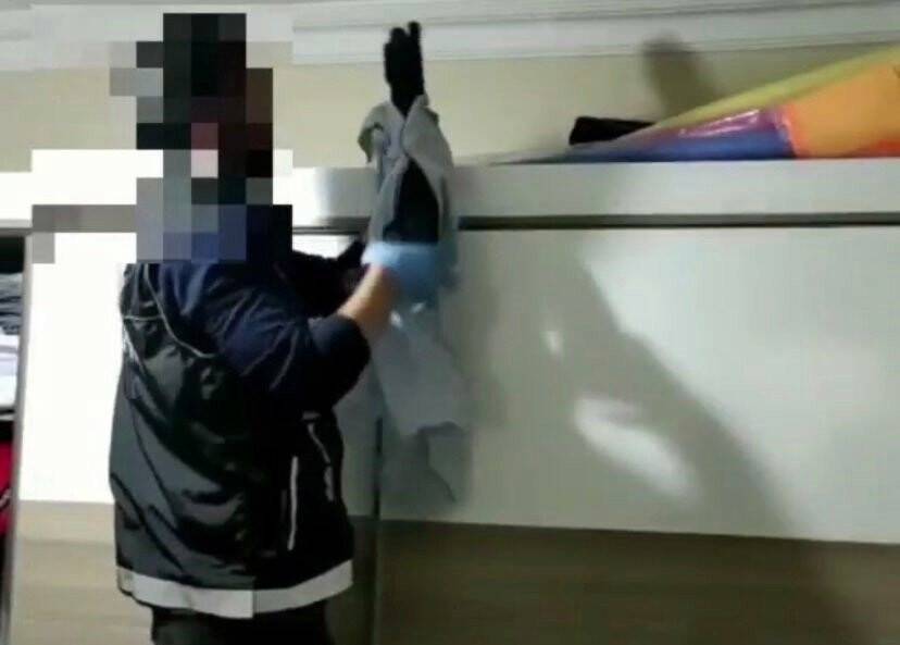 Evin bodrum katına kurduğu özel odalarda uyuşturucu üretiyordu