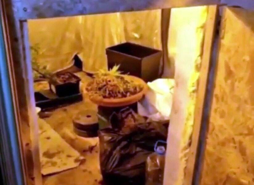 Evin bodrum katına kurduğu özel odalarda uyuşturucu üretiyordu