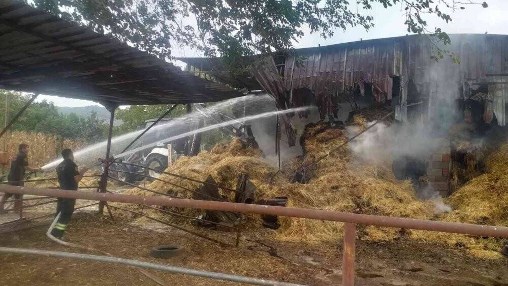 Kaynak makinesinden çıkan kıvılcım samanları kül etti