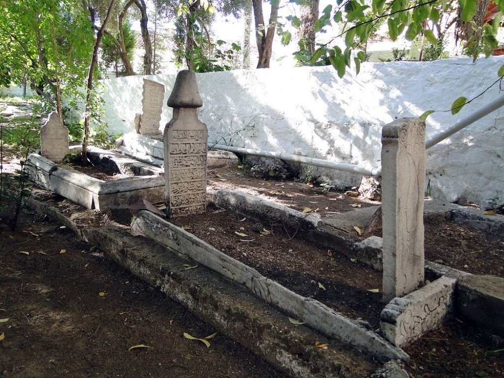 Muğla’nın Menteşe ilçesinde bulunan tarihi camii her yıl ziyaretçi akınına uğruyor