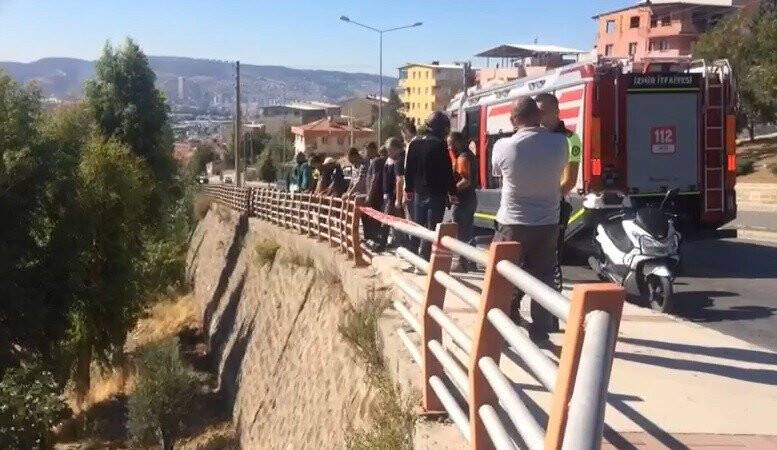 Otomobiliyle yaklaşık 6 metrelik istinat duvarından aşağı düştü