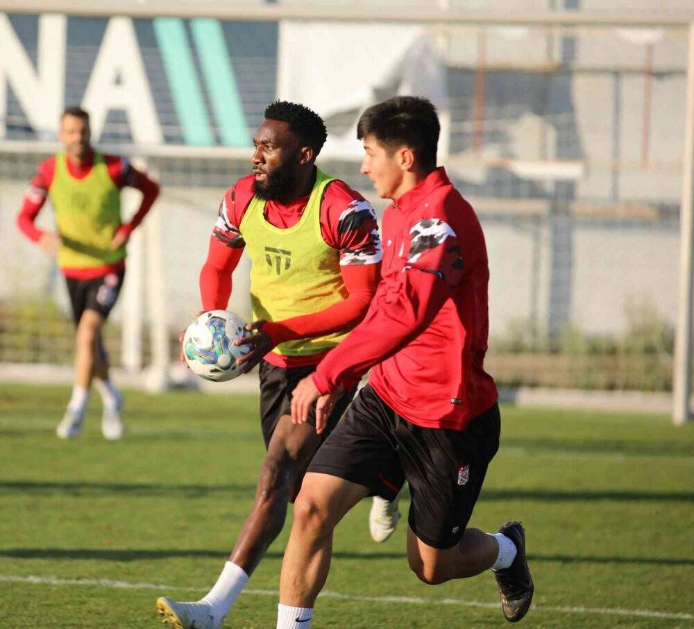 Sivasspor günü çift idmanla tamamladı