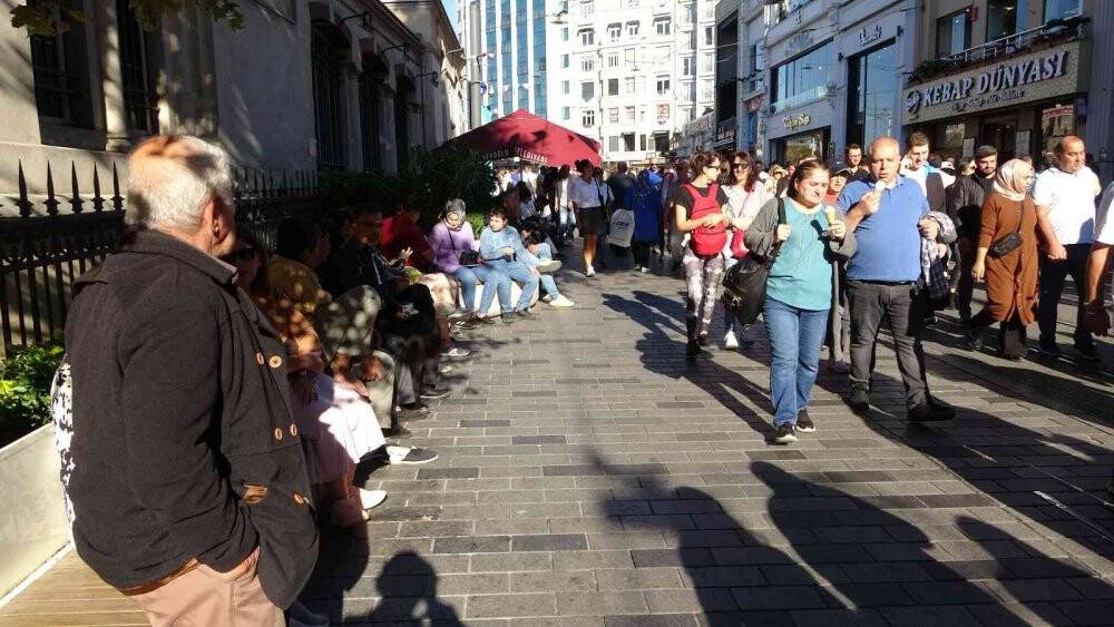 Taksim’de hafta sonu yoğunluğu