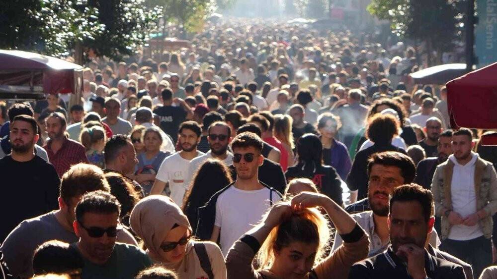 Taksim’de hafta sonu yoğunluğu