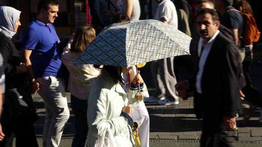 Taksim’de hafta sonu yoğunluğu