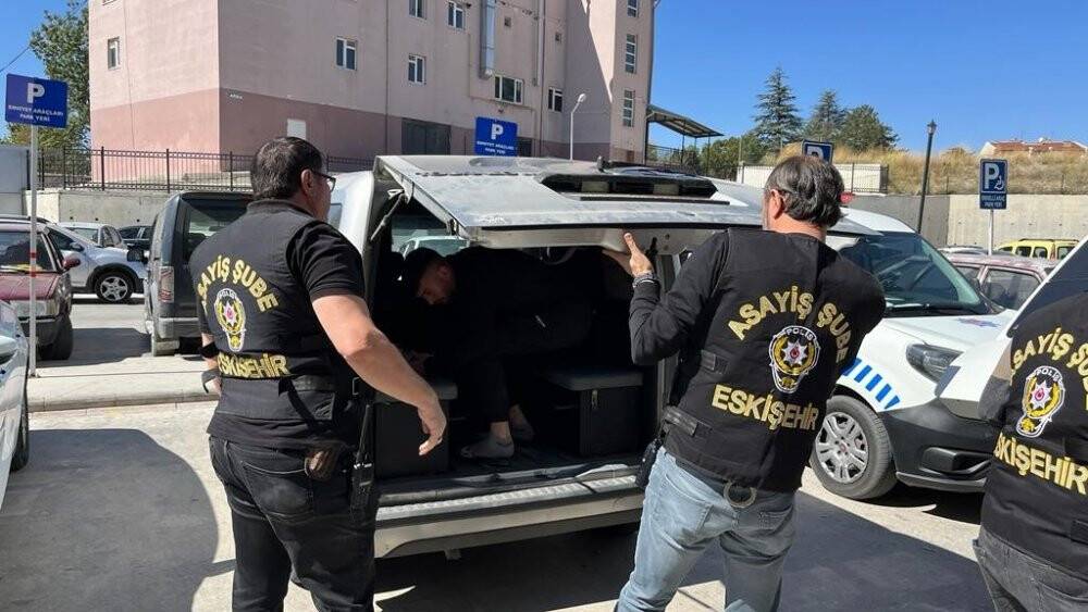 2 akrabasını öldürdüğü iddia edilen 3 şüpheli sağlık kontrolünden geçirildi