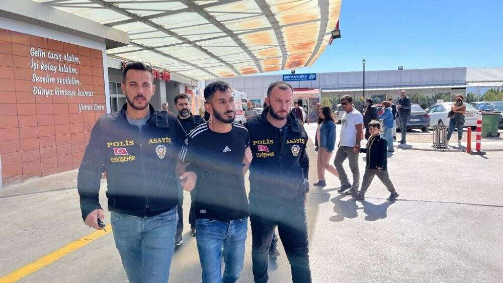 2 akrabasını öldürdüğü iddia edilen 3 şüpheli sağlık kontrolünden geçirildi